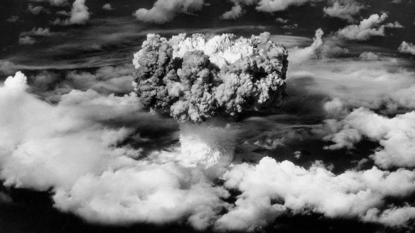 Little boy, prvá atomova bomba, jadrový výbuch,...
