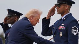 Prezident Donald Trump, a Air Force One