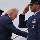 Prezident Donald Trump, a Air Force One