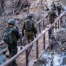 Izraelskí vojaci na moste