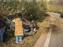 Polícia SR, prevrátené auto