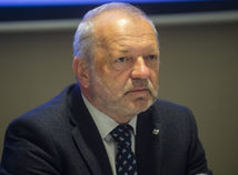 Škandalózne správanie muža voči žene....