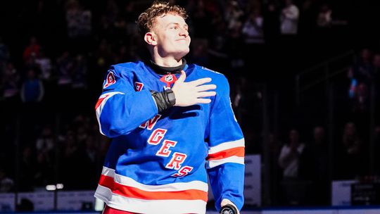 Slovenský talent Sýkora strelil prvý gól v NHL, Rangers demolovali Chicago 6:1