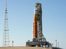 VIDEO: NASA presunula obriu raketu na rampu....