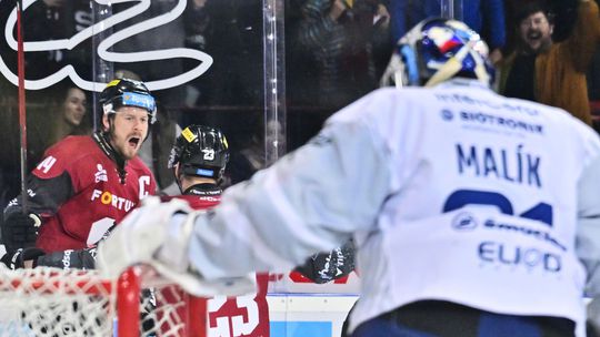 Sparta postupuje do semifinále, rozhodl sporný faul a gól Chlapíka z přesilovky