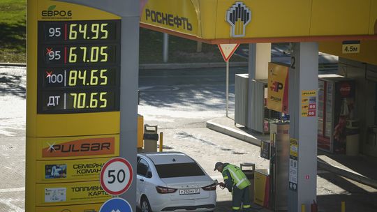 Nie je to žart. Rusko od 1. apríla zakáže vývoz benzínu na štyri mesiace bez výnimky