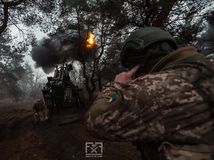 delostrelci, caesar, delo, kanón, húfnica, paľba, vojna, Ukrajinci, vojaci