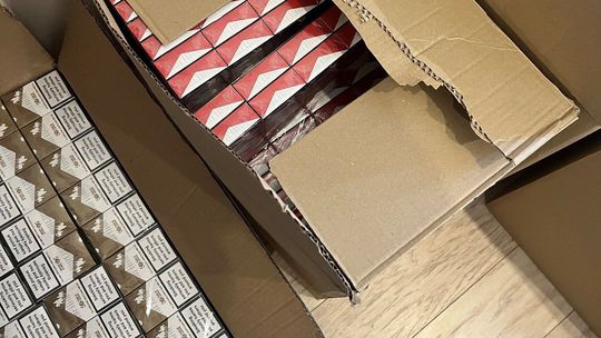 Poľsku pomáhali naši finanční vyšetrovatelia. V nelegálnej výrobni cigarety za viac ako milión