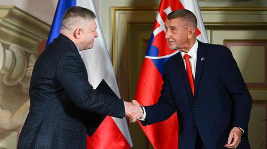 Fico riešil dramatické ceny ropy priamo v Slovnafte