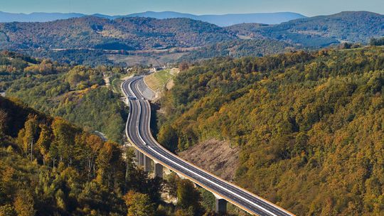 Stane sa cesta v korunách stromov stavbou roka? Dopravný analytik ju radí do prvej päťky
