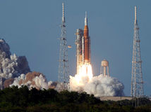 Misia Artemis 2 odštartovala a mieri do...