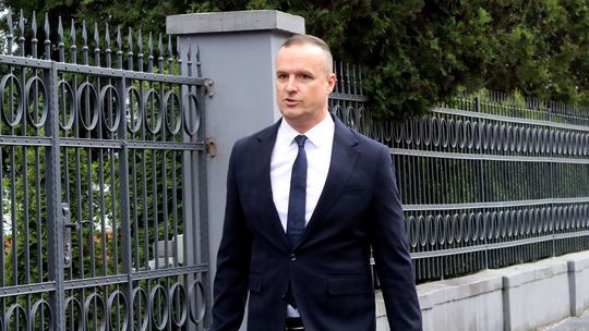 Premiérovho poradcu Lindtnera oslobodili spod obžaloby v kauze nepriamej korupcie