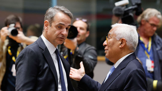 Traja ministri skončili. Grécka vláda sa po škandále s agrodotáciami otriasa, vyšetrovaniu čelí 20 ľudí