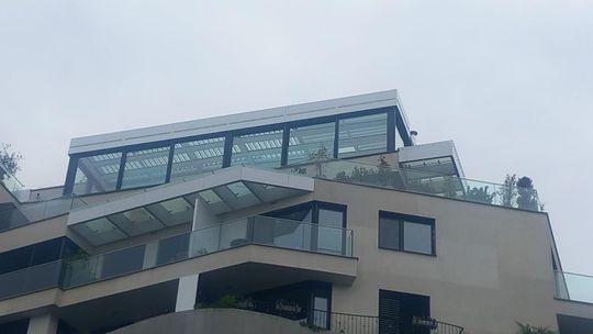 Súd oslobodil Ficovho poradcu, špecializovaný tribunál odročil prípad schvaľovania atentátu