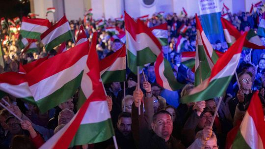 Orbán stavil na 14. dôchodky. Vyčítajú mu, že veľa penzistov žije v chudobe. Sú na tom lepšie seniori v Maďarsku ako na Slovensku?