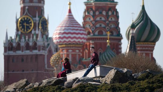 Rusko ochromil kolaps bánk, blokovanie VPN a výpadky internetu si vyberajú svoju daň