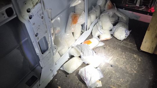 VIDEO: Polícia hlási kapitálny úlovok: Pri kontrole dodávky v Malackách objavili 50 kíl drog