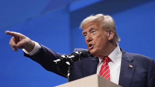 Trump predĺžil Iránu ultimátum, zasypal ho spŕškou vulgarizmov a vyhrážok. Nehodné hlavy štátu, reagoval Teherán