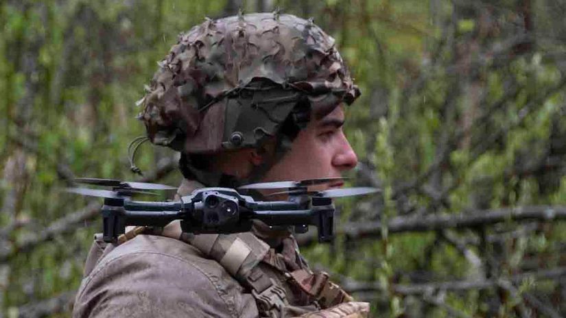 Francúzsky operátor dronov na cvičení Hedgehog...