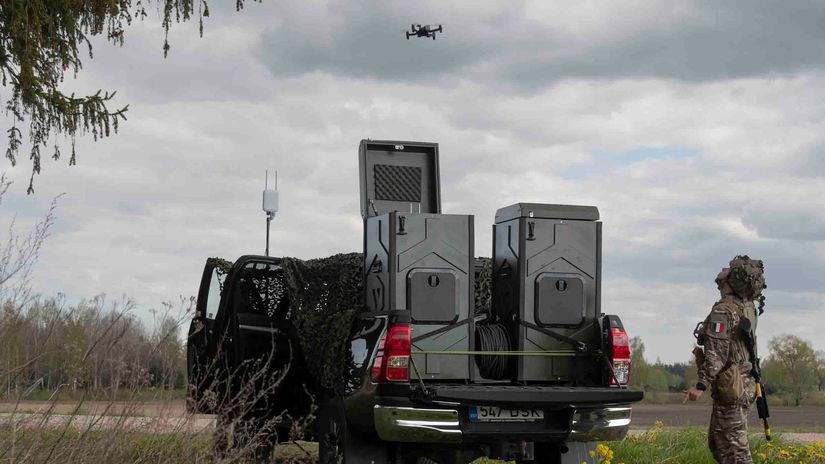 Francúzsky operátor dronu na cvičení Hedgehog 2025