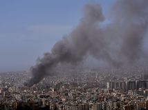 ONLINE: Juhu Libanonu hrozí osud Gazy. Irán útočil na amerických spojencov, škody sú značné