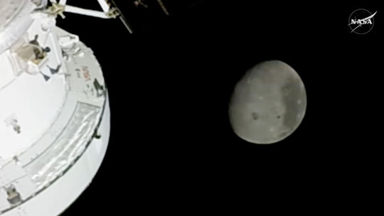 Artemis II překročila dosavadní rekord vzdálenosti lidí od Země