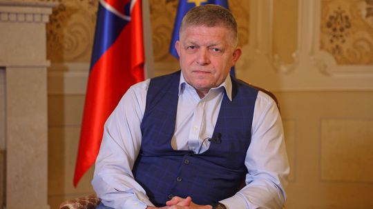 „Horúce hlavy sa možno schladia“. Fico víta prímerie medzi USA a Iránom, označil ho za krehké