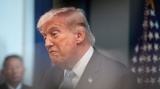 Trumpovo ultimátum Európe: Pošlite lode do Hormuzského prielivu, inak stiahneme našich vojakov od vás