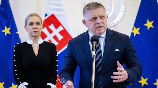 Fico v opravu Družby neverí, pokúša sa spojiť s Magyarom. Dvojité ceny palív zostávajú, menia sa limity