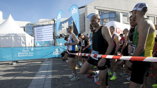 Pozor na víkendové obmedzenia v Bratislave. Maratón ochromí dopravu v meste, uzavrú desiatky ulíc