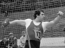 Namiesto zlata držal v rukách fľašu whisky....