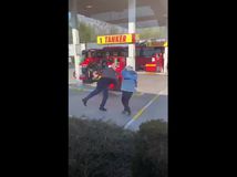 malacky, pumpa, benzínka, bitka, arriva