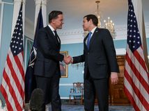 Trump naďalej zúri po stretnutí s Ruttem. Čo mu povedal šéf NATO v Bielom dome?