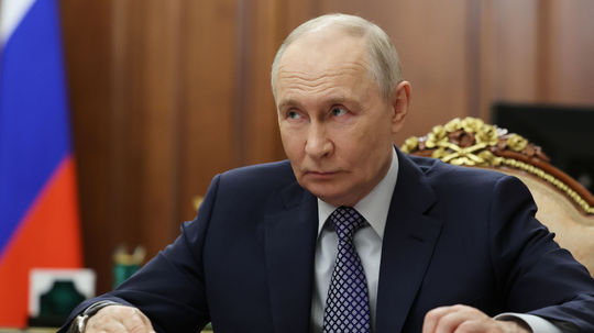 Vladimir milosrdný. Putin vyhlásil veľkonočné prímerie, „až“ na 32 hodín