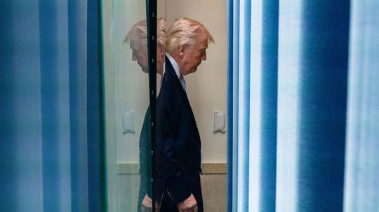 Trump zvažuje stiahnutie časti vojakov z Európy, je naštvaný na spojencov