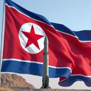 Vlajka KĽDR a Hwasong-11 - obrázok vytvorený AI