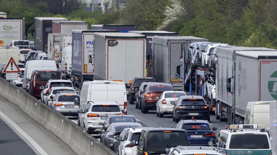 Pondelňajšie ráno na bratislavských cestách: cestu vám skomplikujú kolóny aj dopravné obmedzenia