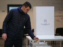 Budapešť, hlasovanie, voľby v Maďarsku, hlasovacia urna