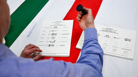 ONLINE: V Maďarsku odštartovalo sčítavanie hlasov: zverejnili prvé odhady, krajinu čaká napínavá noc