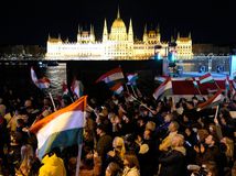 Maďari, Magyar, vlajky, Budapešť, voľby