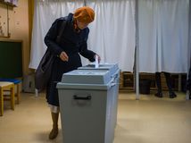 ONLINE: Účasť v maďarských voľbách trhá rekordy. Padli prvé obvinenia z podvodov. Kedy budeme poznať prvé výsledky?