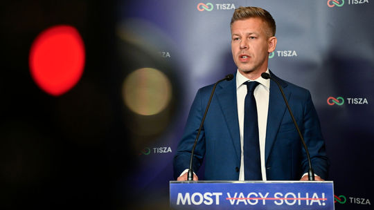 „Oslobodili sme Maďarsko“. Magyar vyzdvihol historický mandát na vládnutie a vyzval prezidenta aby odstúpil