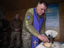 vojna, vojenský kňaz, obrad na fronte, pravoslávna Veľká noc