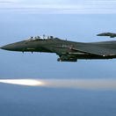 Americké stíhacie lietadlá F-15E Strike Eagle nad Mexickým zálivom