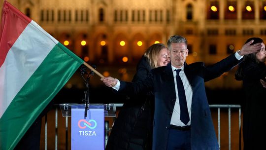 ONLINE: Strana Tisza zlomila historický rekord Fideszu a Budapešť v noci ovládli oslavy. Fico výsledky maďarských volieb rešpektuje