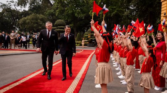 Fico začal oficiálnu návštevu vo Vietname. Úvod označil za silný, uctil si obete vojny