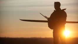 Ukrajinský vojak s dronom