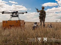 Ukrajinské drony, bezpilotné prostriedky, moderná vojna, vojak,