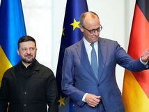 Ukrajinský prezident Volodymyr Zelenskyj a nemecký kancelár Friedrich Merz