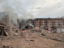 ONLINE: Rusi zhodili na Slovjansk obrovskú leteckú bombu. Explózia zrovnala so zemou detské športovisko aj desiatky domov